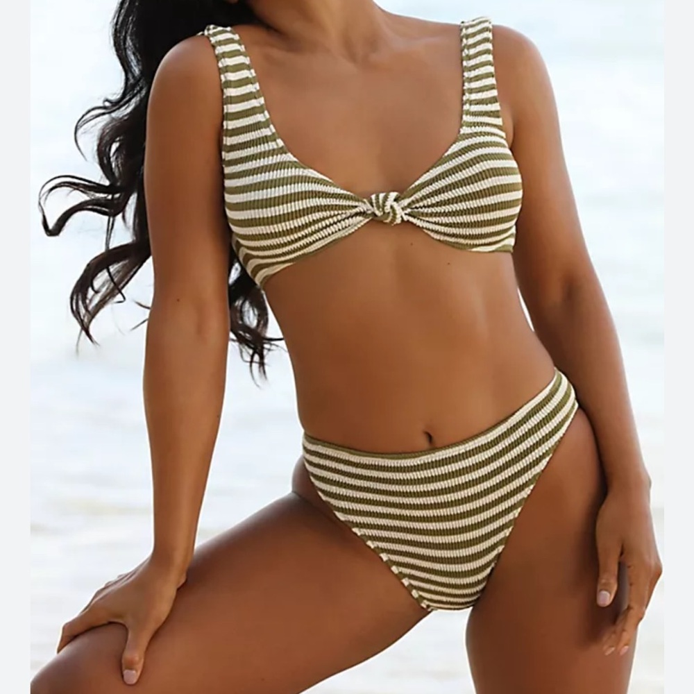 NEW  Cleonie Swim top only size M/L
